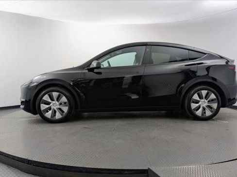 Used 2023 Tesla Model Y Long Range AWD/4WD image 3