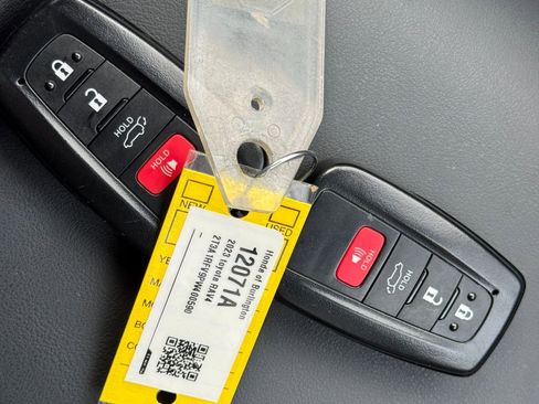 Used 2023 Toyota RAV4 XLE Premium image 11