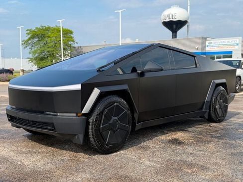 Used 2024 Tesla Cybertruck AWD Crew Cab image 6