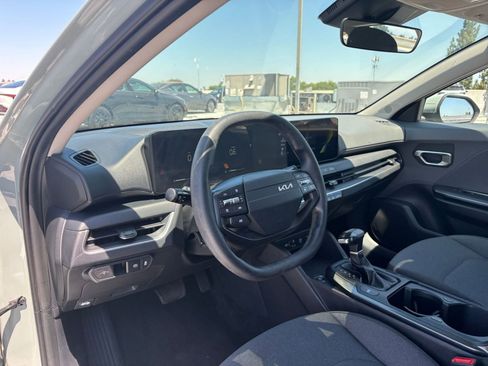 Used 2025 Kia K4 FWD image 33