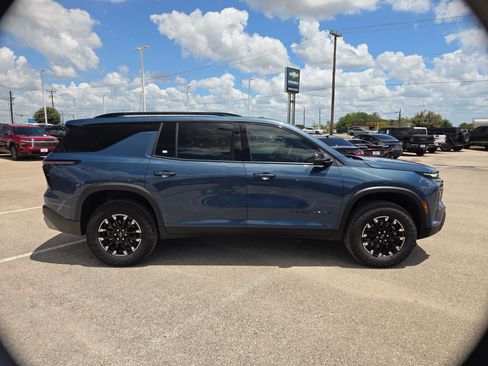 Used 2026 Chevrolet Traverse Z71 w/ Enhanced Driving Package AWD/4WD image 2