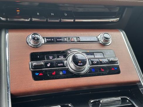 Used 2020 Lincoln Aviator Reserve w/ Equipment Group 202A AWD/4WD image 27
