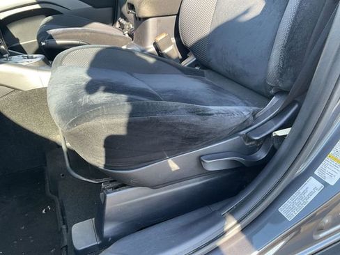 Used 2011 Mitsubishi Outlander ES image 25