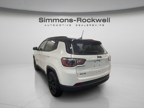 Used 2022 Jeep Compass Latitude w/ Convenience Group AWD/4WD image 3