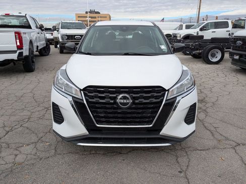 Used 2023 Nissan Kicks S image 11