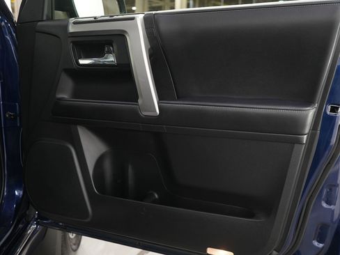 Used 2022 Toyota 4Runner Limited image 9