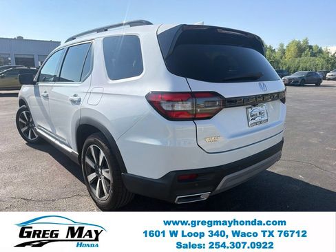 Used 2025 Honda Pilot Touring image 6