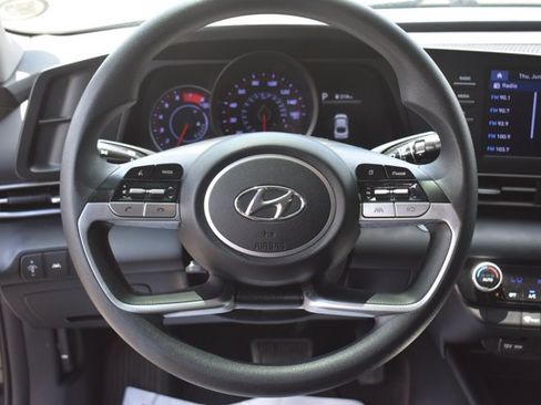 Used 2023 Hyundai Elantra SEL FWD image 16