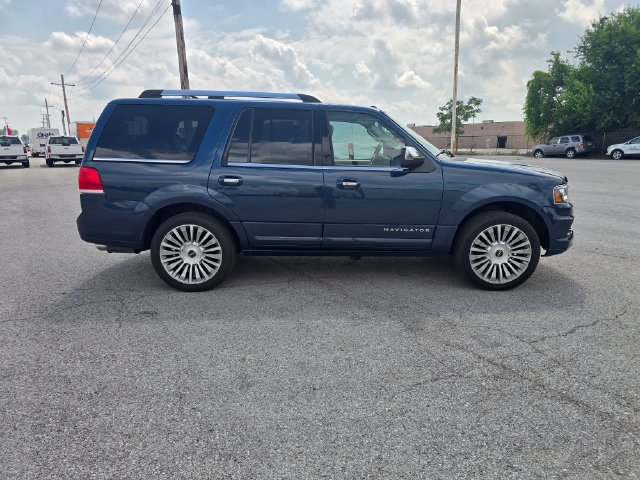 Used 2017 Lincoln Navigator Select AWD/4WD image 2