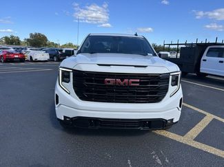 Used 2022 GMC Sierra 1500 Elevation video 2
