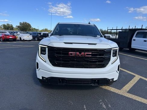 Used 2022 GMC Sierra 1500 Elevation image 2