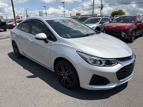 Used 2019 Chevrolet Cruze LS w/ LS Convenience Package FWD image 3