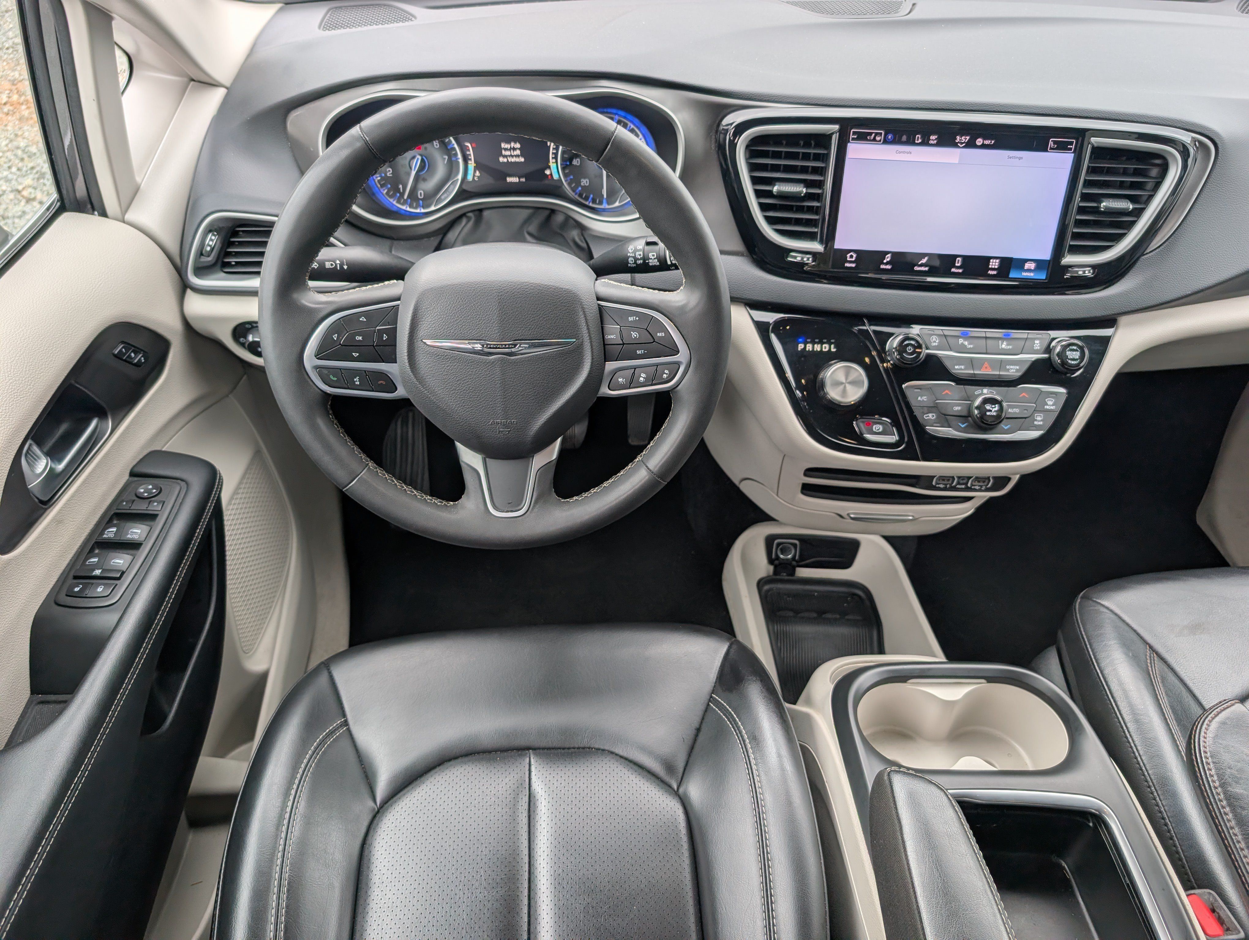 Used 2023 Chrysler Pacifica Touring-L FWD image 17