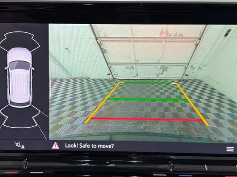 Used 2025 Volkswagen Atlas Cross Sport SEL R-Line image 32