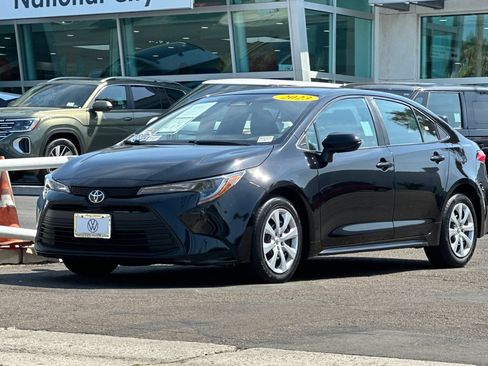 Used 2023 Toyota Corolla LE FWD image 8