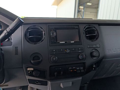 Used 2014 Ford F550 2WD Regular Cab Super Duty image 35