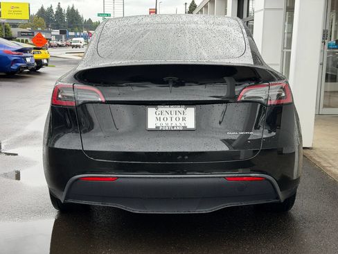Used 2023 Tesla Model Y Long Range AWD/4WD image 4