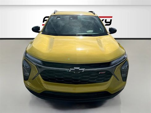 Used 2025 Chevrolet Trax RS w/ Driver Confidence Package image 2