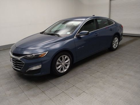 Used 2025 Chevrolet Malibu LT image 2