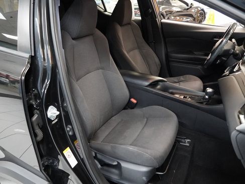 Used 2018 Toyota C-HR XLE image 23