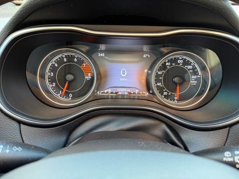 Used 2019 Jeep Cherokee Limited image 29