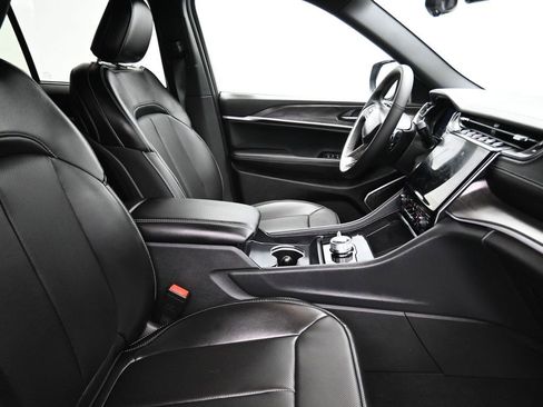 New 2025 Jeep Grand Cherokee Limited w/ Luxury Tech Group II image 16