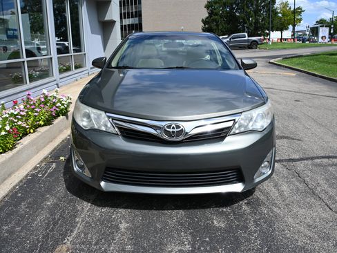 Used 2014 Toyota Camry XLE w/ Leather Package FWD image 3