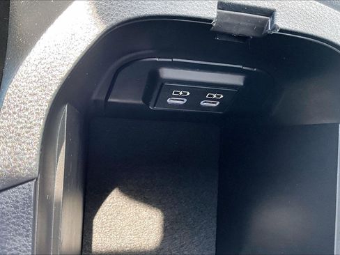 Used 2024 Toyota RAV4 XLE FWD image 31