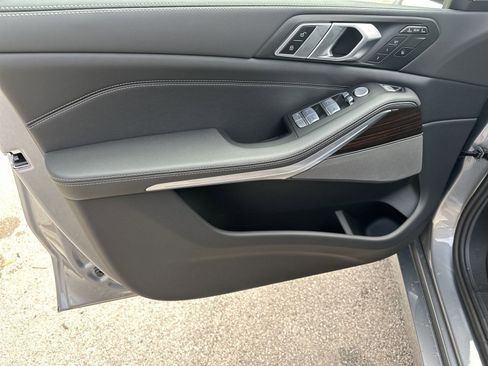 Certified 2025 BMW X7 xDrive40i w/ Premium Package image 13