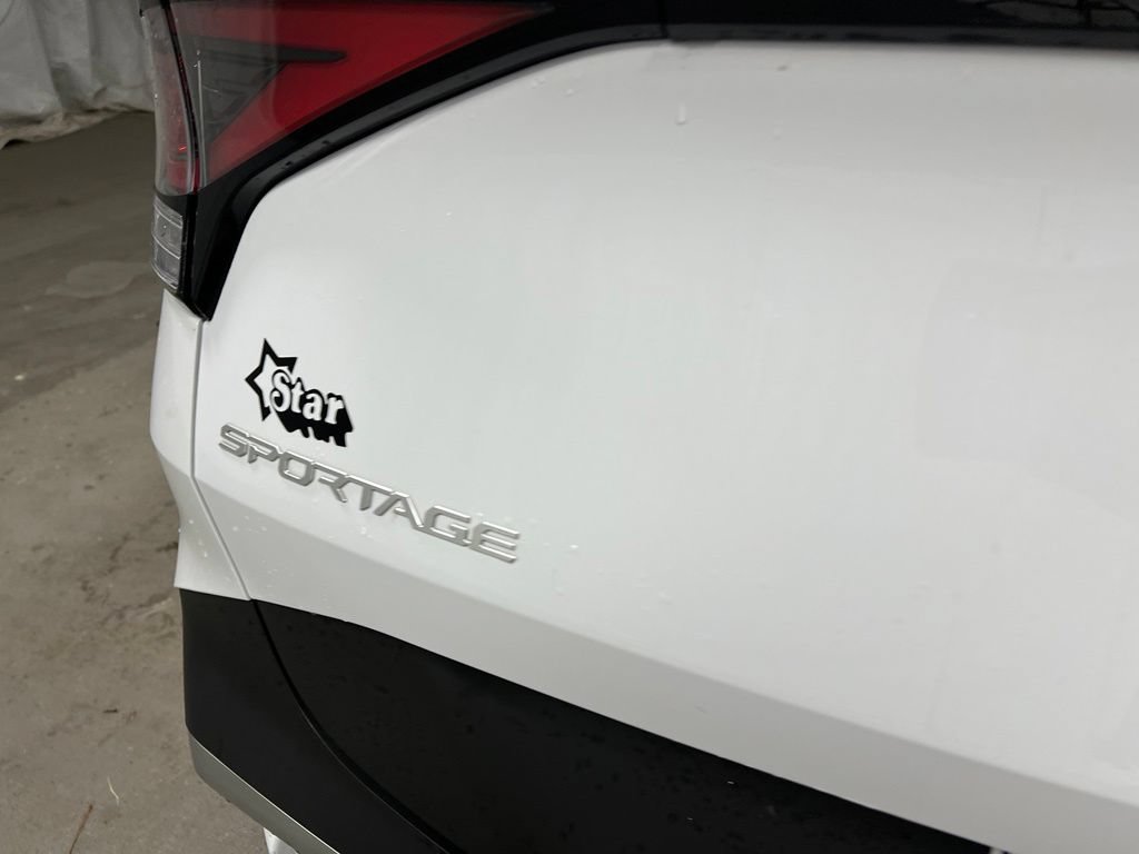 Used 2024 Kia Sportage EX FWD image 15
