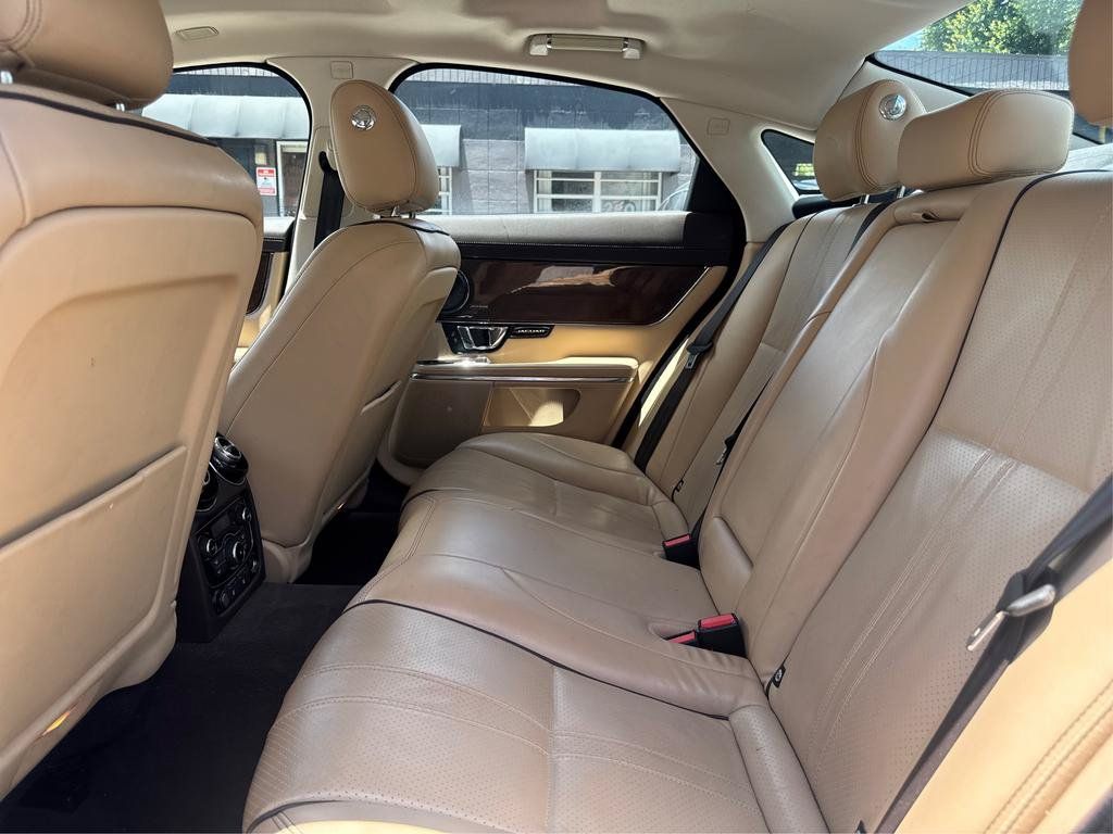 Used 2016 Jaguar XJ Supercharged RWD image 10