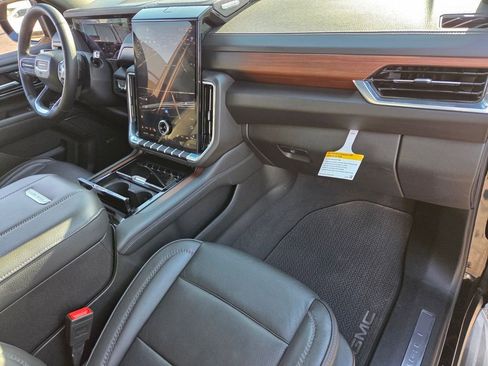 Used 2025 GMC Yukon Denali AWD/4WD image 22