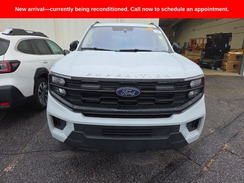 Used 2025 Ford Expedition Active AWD/4WD image 1
