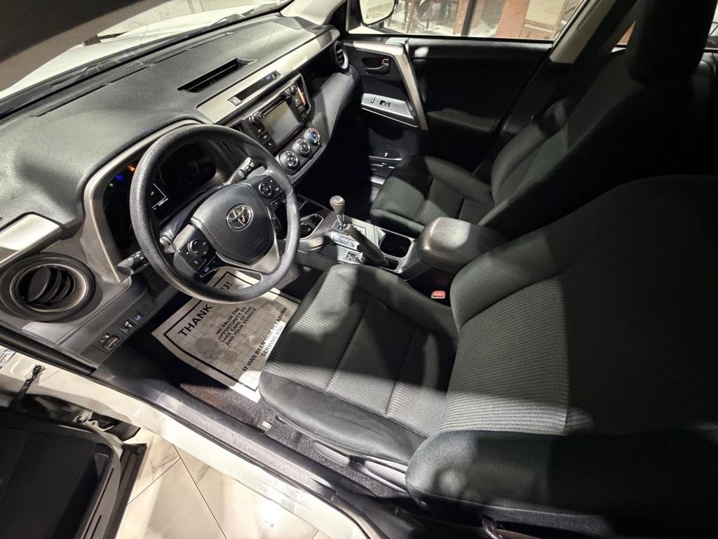 Used 2018 Toyota RAV4 LE FWD image 18