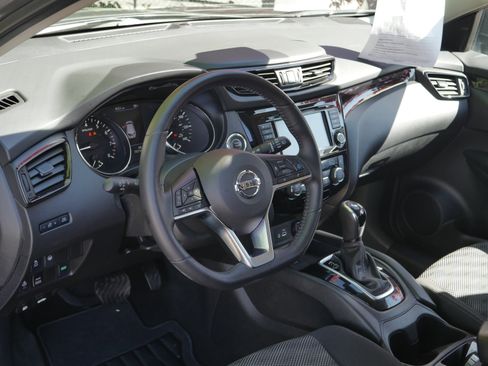 Used 2019 Nissan Rogue Sport SV w/ Technology Package AWD/4WD image 4