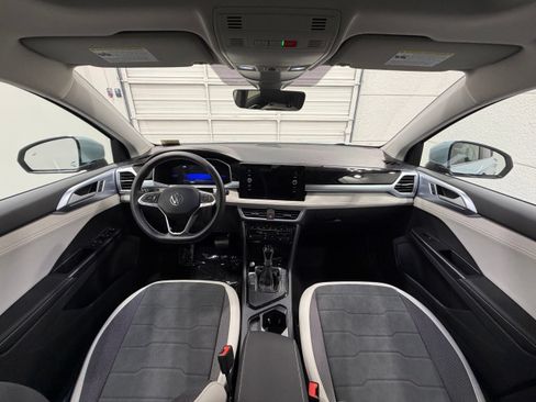 Used 2026 Volkswagen Taos SE w/ Panoramic Sunroof Package FWD image 30
