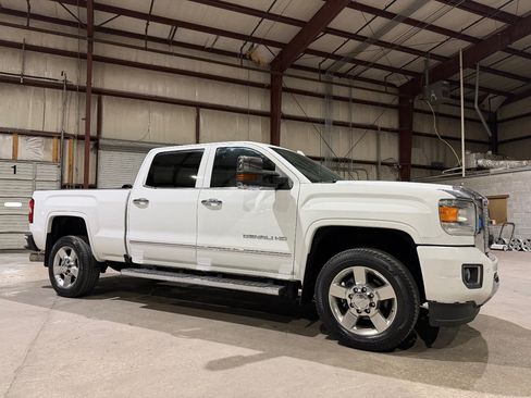 Used 2016 GMC Sierra 2500 Denali w/ Duramax Plus Package AWD/4WD image 3