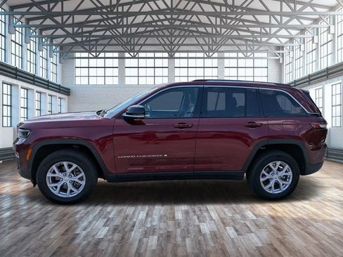 Used 2023 Jeep Grand Cherokee Limited w/ Luxury Tech Group II AWD/4WD image 6