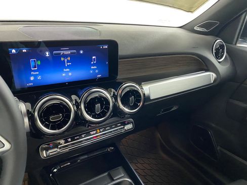 New 2026 Mercedes-Benz GLB 250 4MATIC image 25