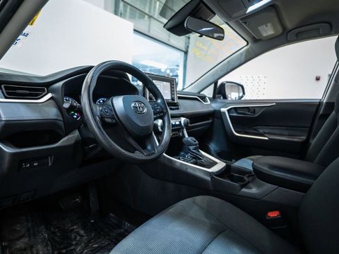 Used 2021 Toyota RAV4 LE image 12