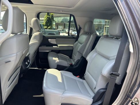 Used 2025 Ford Expedition Active AWD/4WD image 27