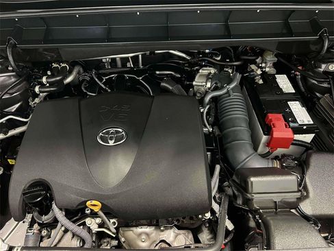 Used 2022 Toyota Highlander XLE image 39