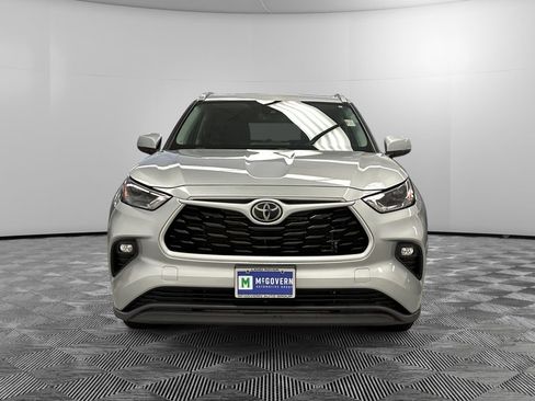 Used 2023 Toyota Highlander XLE AWD/4WD image 8