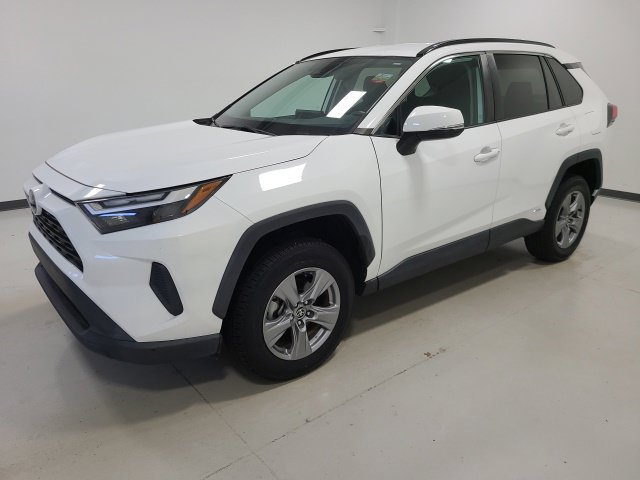 Certified 2022 Toyota RAV4 XLE w/ Carpet Mat Package (TMS) AWD/4WD image 3