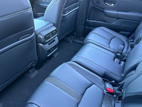 New 2025 Honda Pilot EX-L image 8