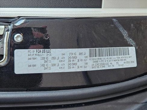 Used 2017 Chrysler Pacifica Limited w/ UConnect Theater Package image 25