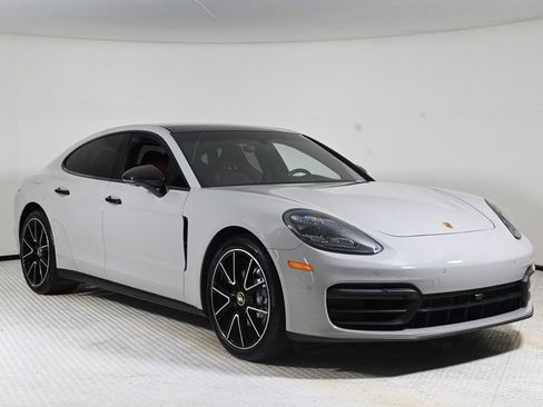 Certified 2022 Porsche Panamera Platinum Edition image 9