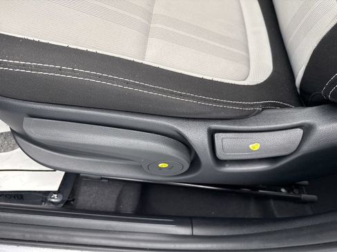 Used 2025 Hyundai Venue SEL FWD image 18
