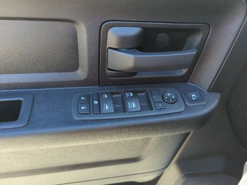 Used 2024 RAM 2500 Tradesman w/ Chrome Appearance Group image 17