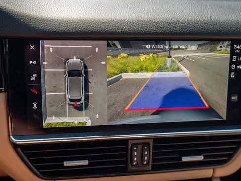 Certified 2022 Porsche Cayenne AWD/4WD image 18